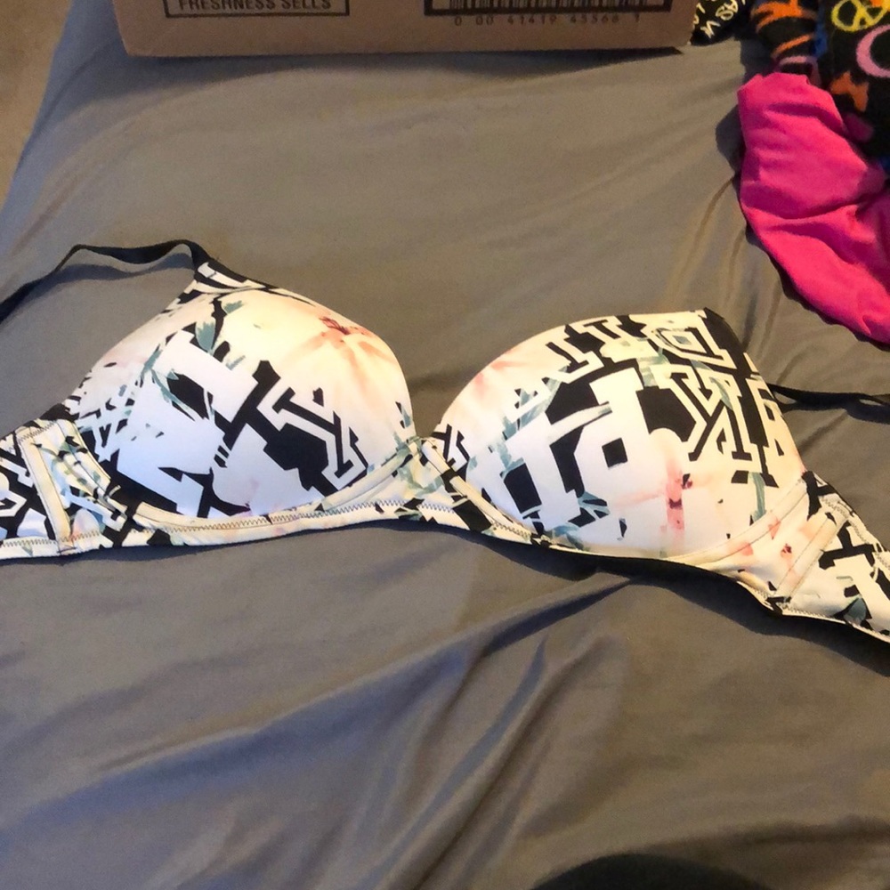 VS Pink bra